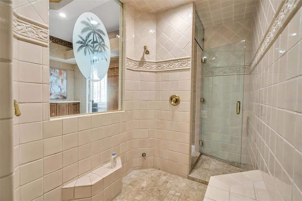 最近售出: $2,300,000 (5 贝兹, 4 浴室, 6776 平方英尺)