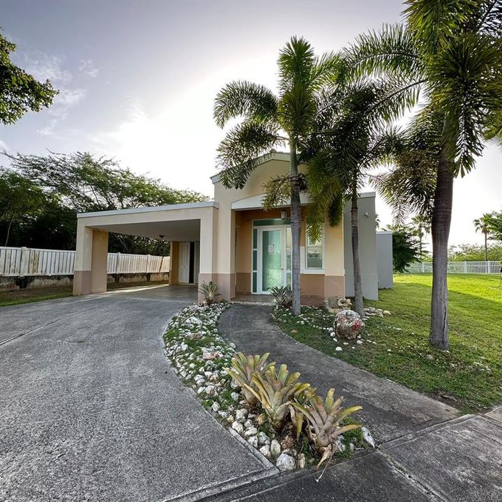 最近售出: $287,000 (4 贝兹, 2 浴室, 1799 平方英尺)