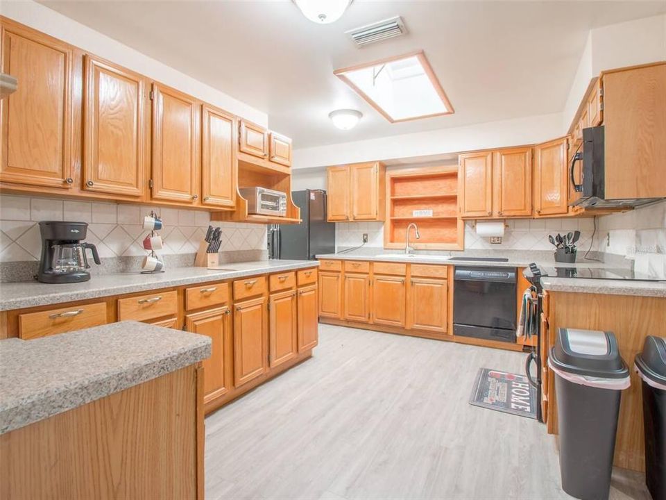 В аренду: $3,600 (4 спален, 2 ванн, 1786 Квадратных фут)