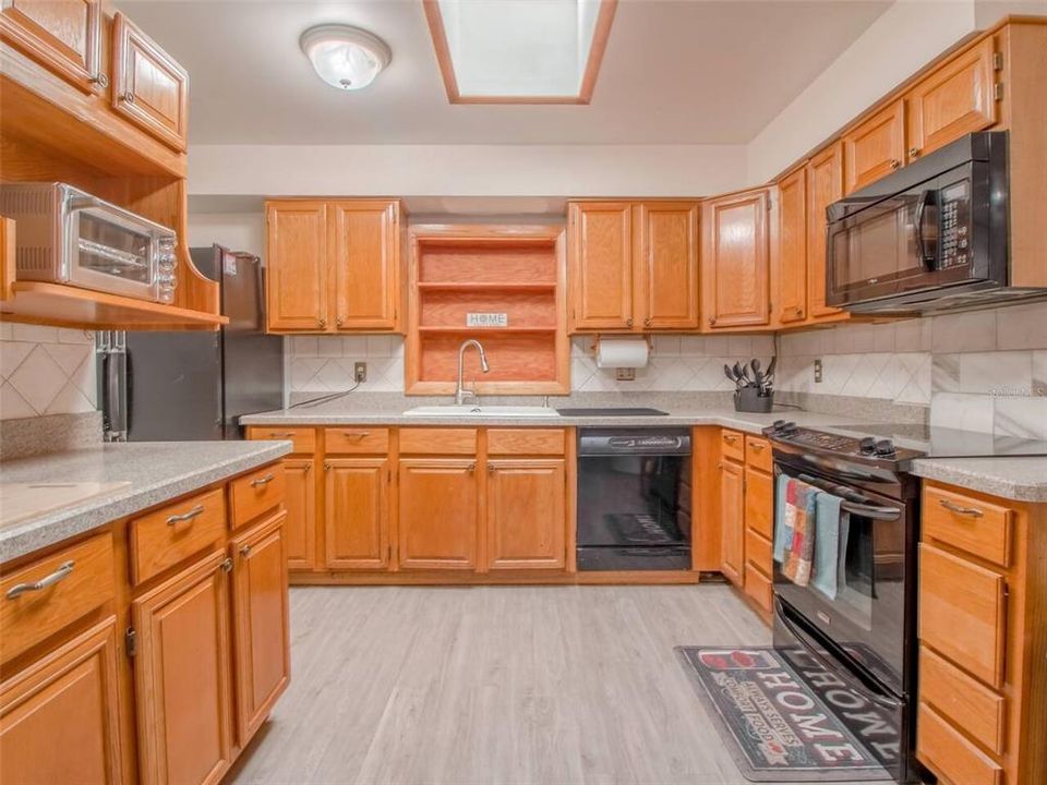 В аренду: $3,600 (4 спален, 2 ванн, 1786 Квадратных фут)