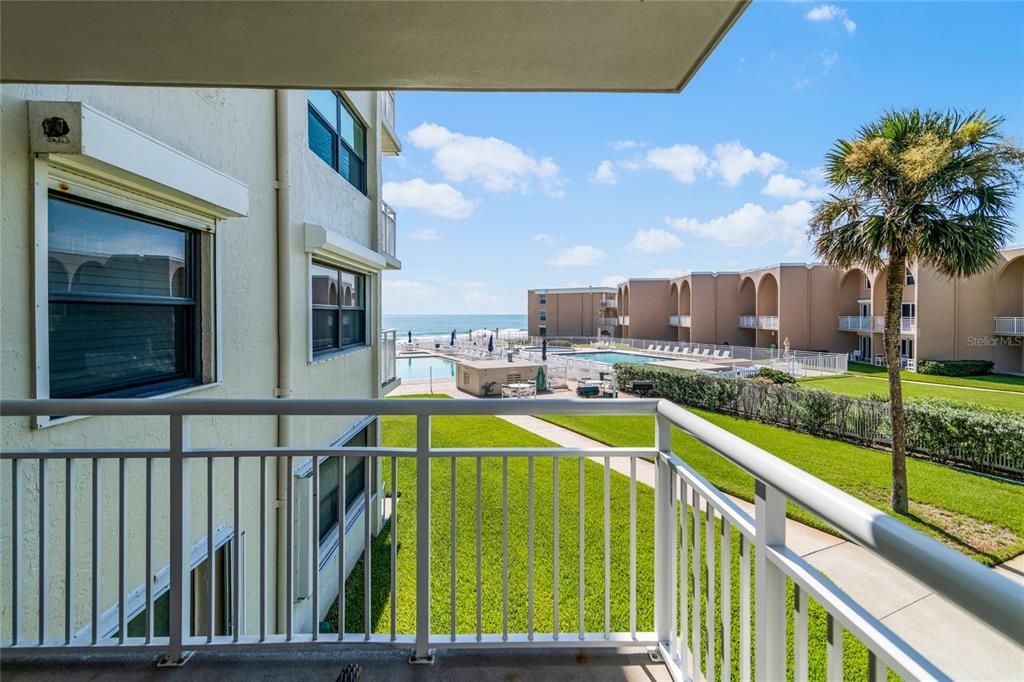 Recently Sold: $725,000 (3 beds, 2 baths, 1176 Square Feet)