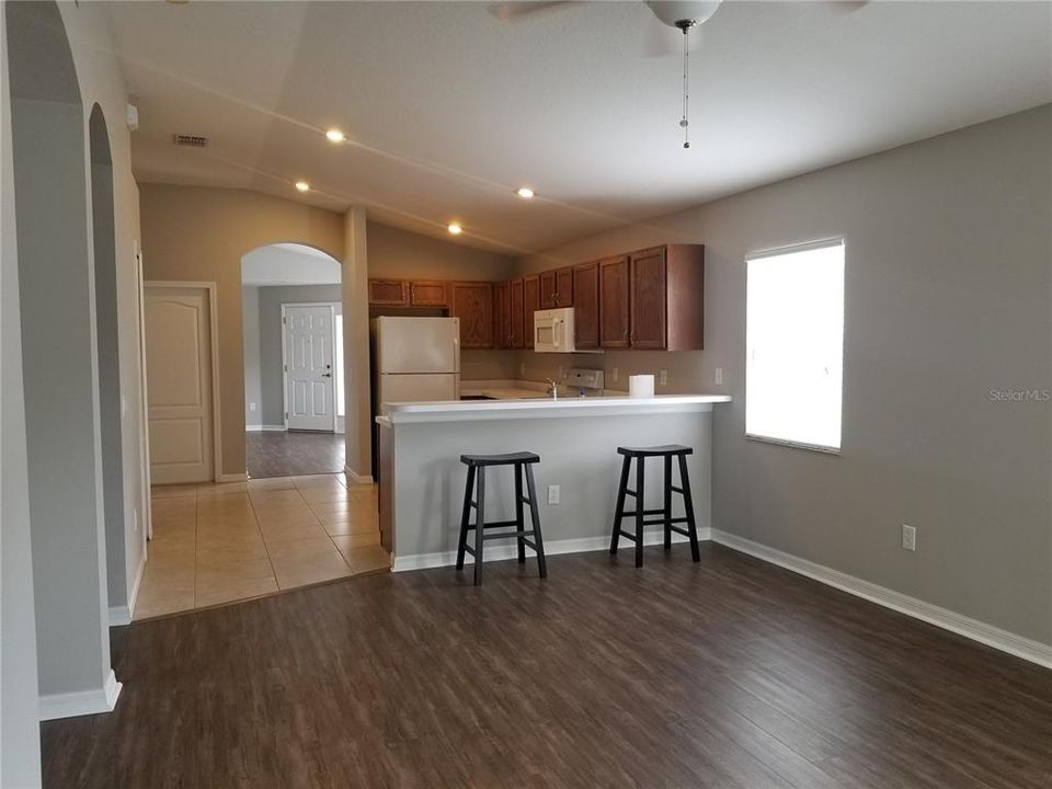Recently Rented: $2,000 (3 beds, 2 baths, 1396 Square Feet)