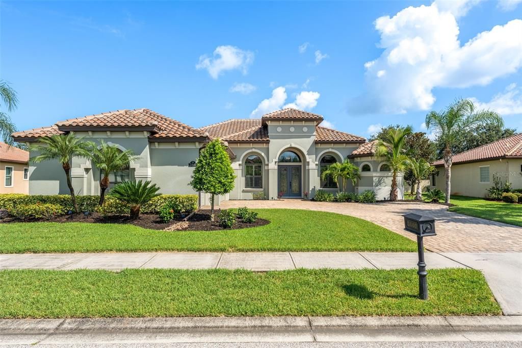 Recently Sold: $925,000 (4 beds, 3 baths, 2952 Square Feet)