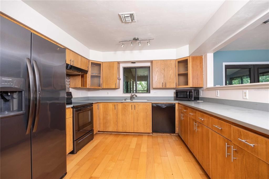 Recently Sold: $467,500 (3 beds, 2 baths, 2105 Square Feet)