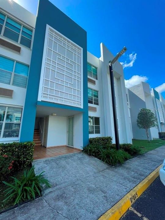 Vendido Recientemente: $179,900 (3 camas, 2 baños, 1575 Pies cuadrados)