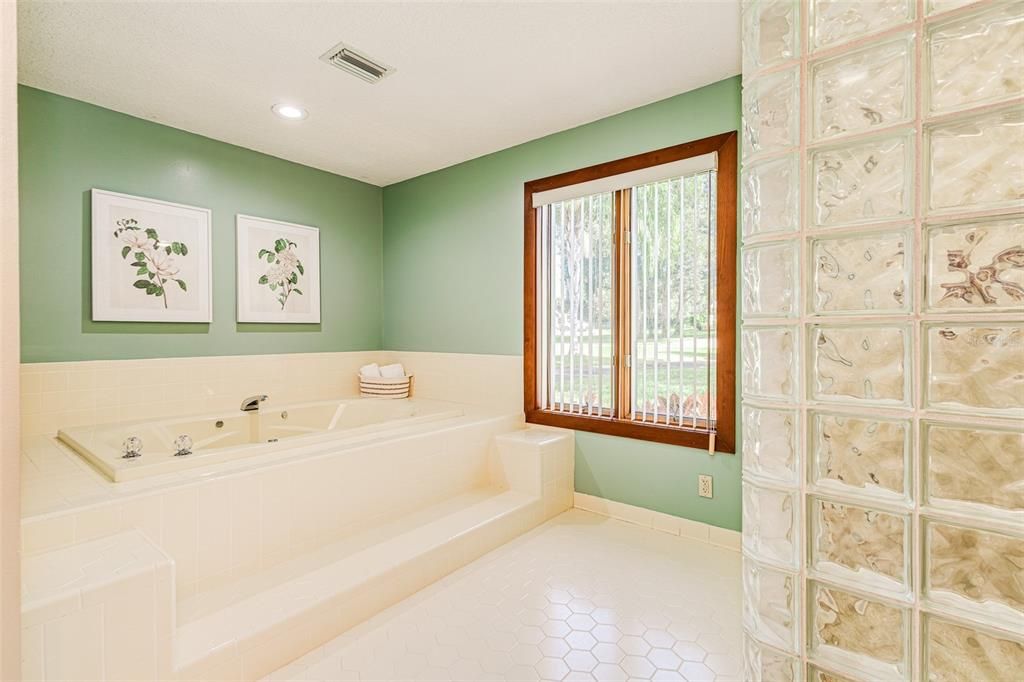 Недавно продано: $600,000 (4 спален, 4 ванн, 4292 Квадратных фут)