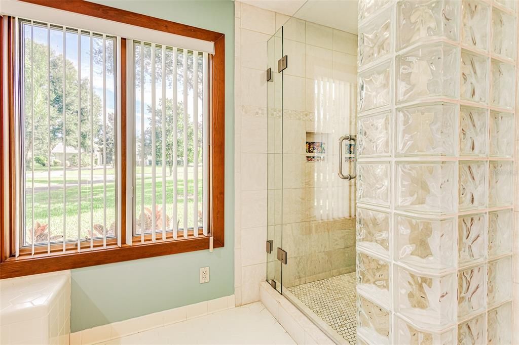 最近售出: $600,000 (4 贝兹, 4 浴室, 4292 平方英尺)