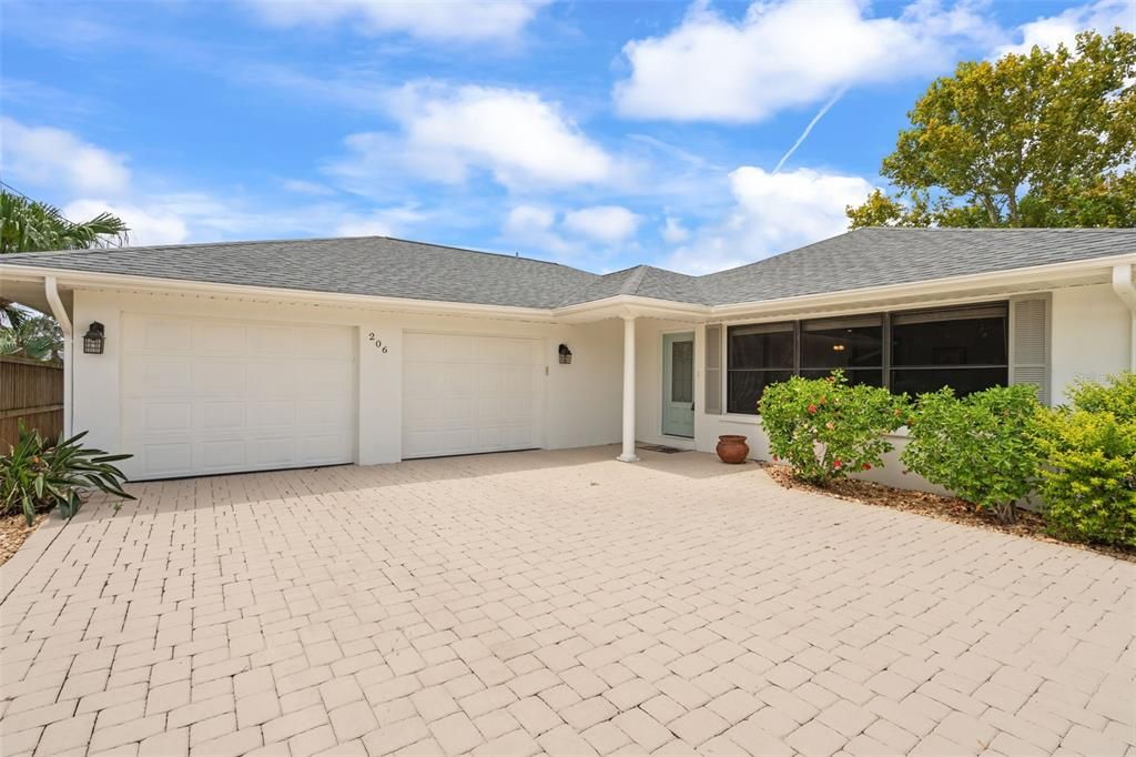 Recently Sold: $995,000 (3 beds, 3 baths, 2741 Square Feet)