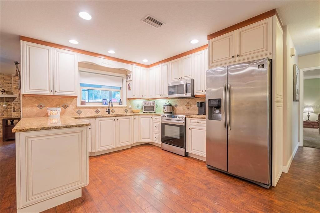 Recently Sold: $500,000 (3 beds, 2 baths, 1959 Square Feet)
