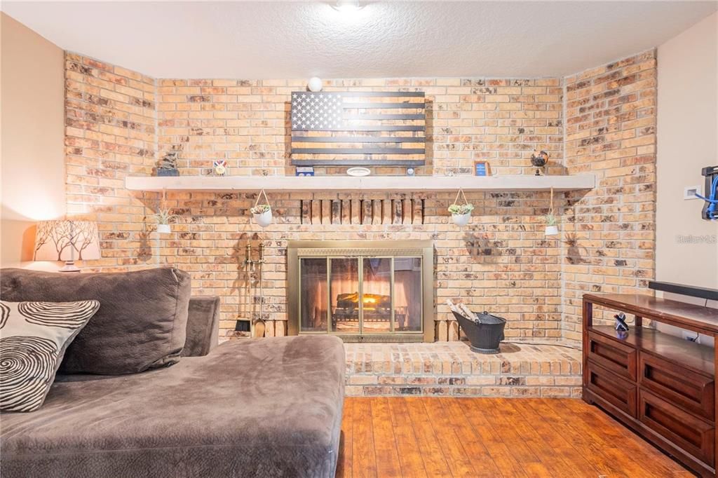 Recently Sold: $500,000 (3 beds, 2 baths, 1959 Square Feet)