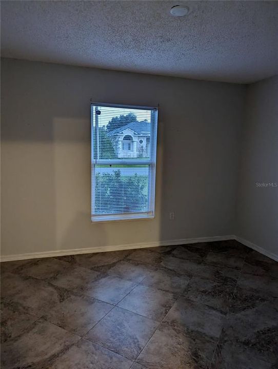 Recently Rented: $1,800 (3 beds, 2 baths, 1367 Square Feet)