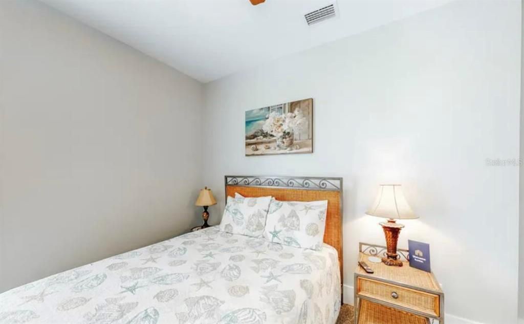 For Sale: $405,000 (2 beds, 2 baths, 1200 Square Feet)