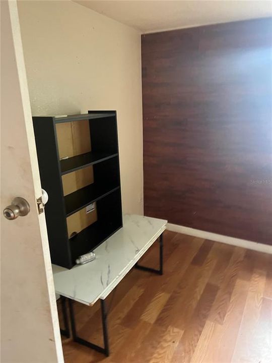 Vendido Recientemente: $40,000 (4 camas, 2 baños, 600 Pies cuadrados)