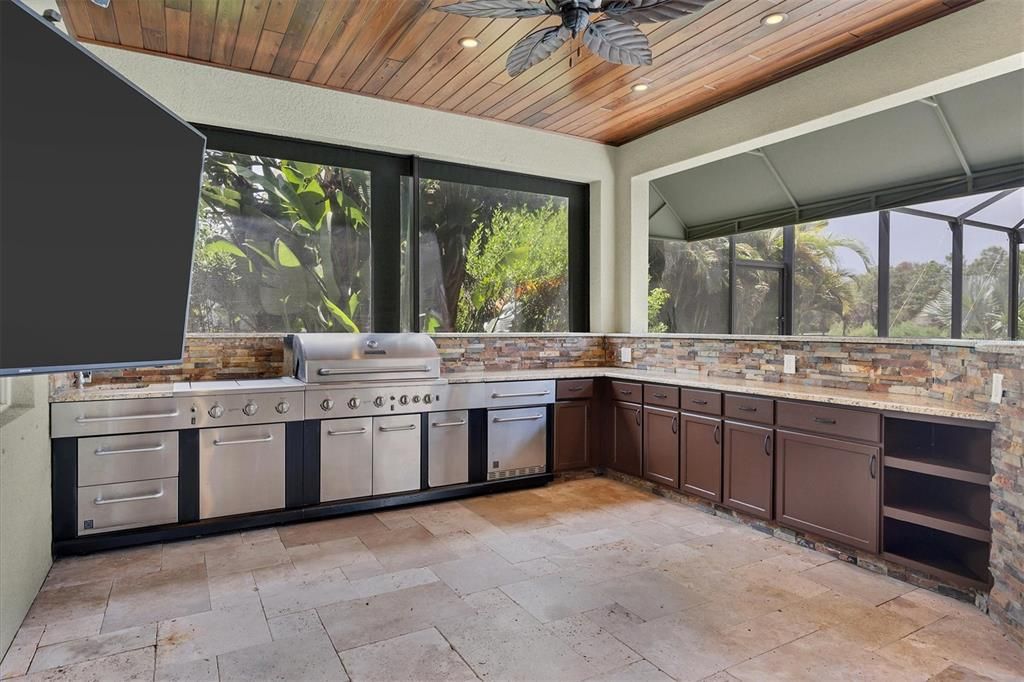 Beautiful complete outdoor kitchen