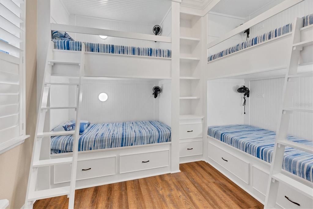 3rd bedroom with 4 bunk beds