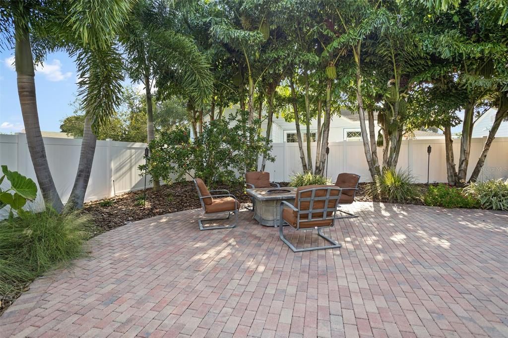 Recently Sold: $875,000 (3 beds, 2 baths, 1776 Square Feet)