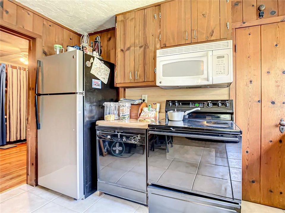 For Sale: $239,900 (0 beds, 0 baths, 1042 Square Feet)