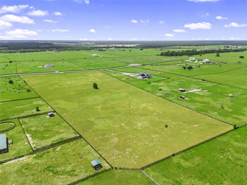 На продажу: $399,000 (12.04 acres)