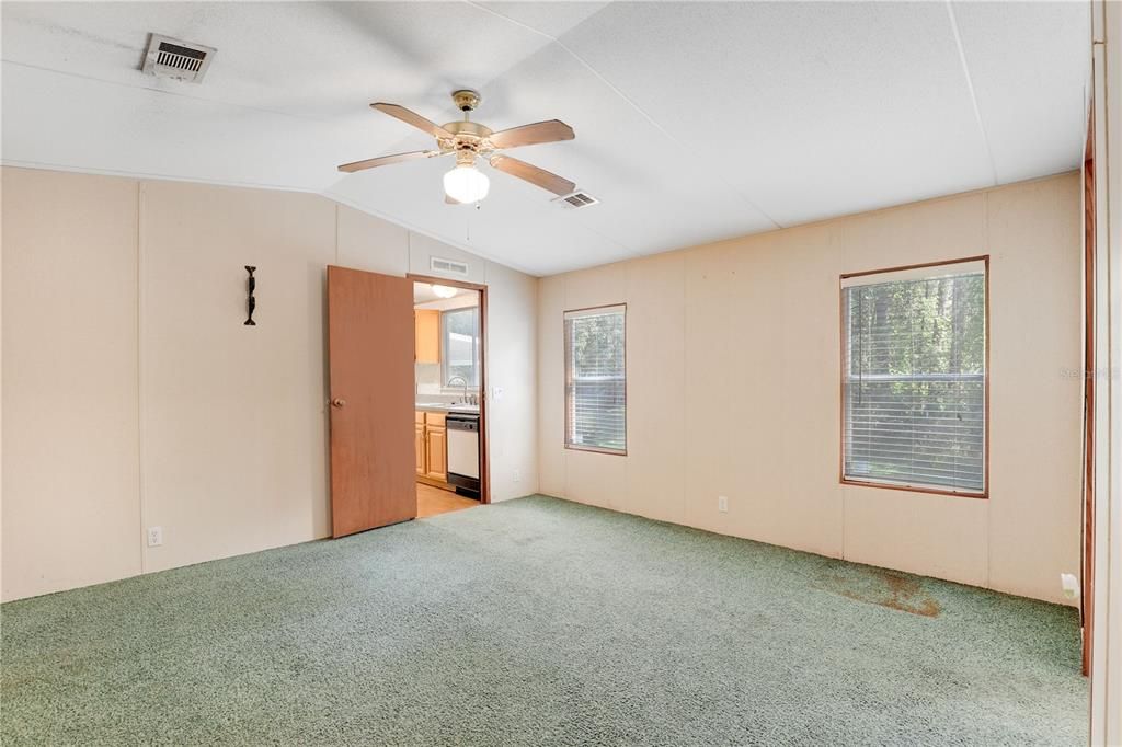 Recently Sold: $179,900 (2 beds, 2 baths, 1216 Square Feet)