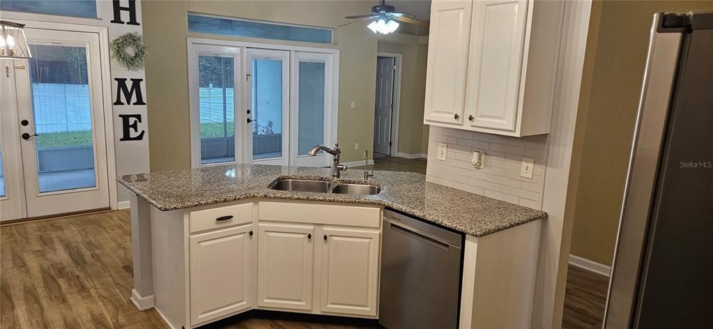 Recently Sold: $415,000 (3 beds, 2 baths, 1616 Square Feet)