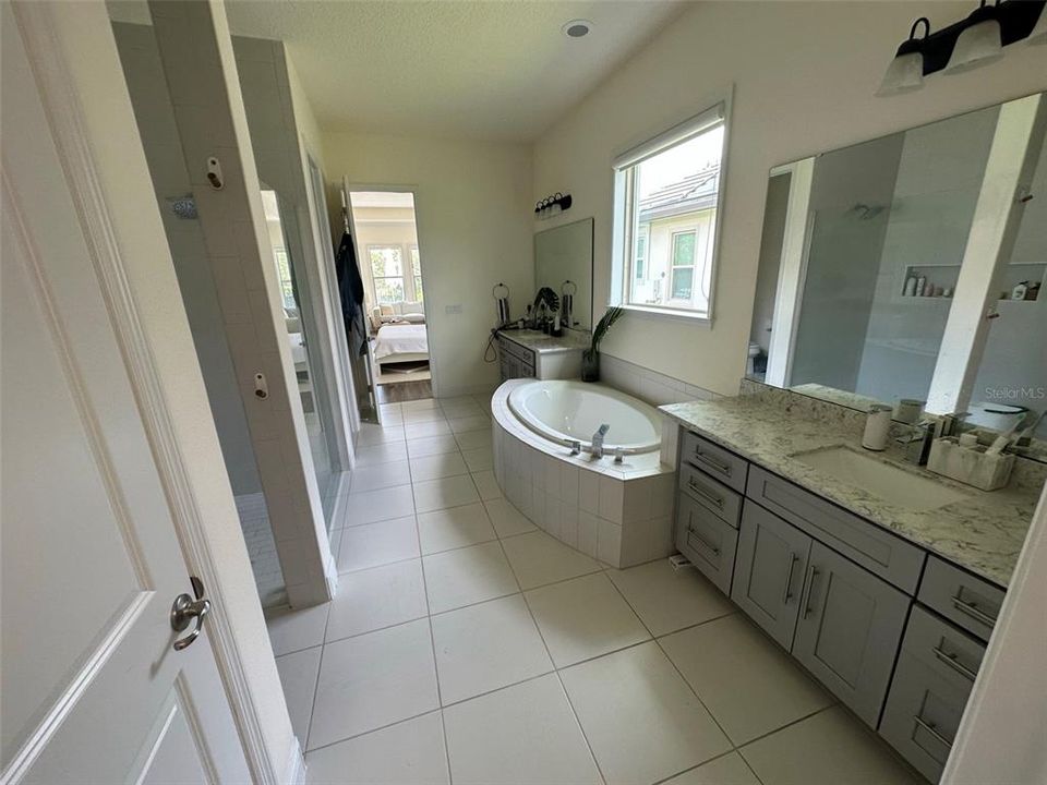 Недавно арендовано: $6,295 (4 спален, 5 ванн, 4070 Квадратных фут)