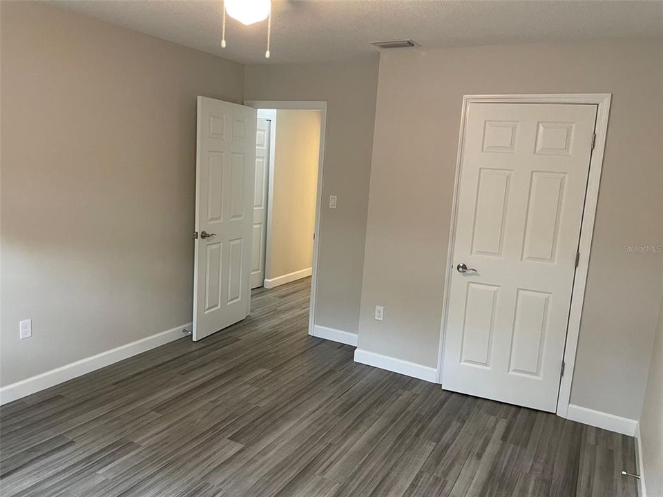 Recently Rented: $1,600 (2 beds, 1 baths, 827 Square Feet)