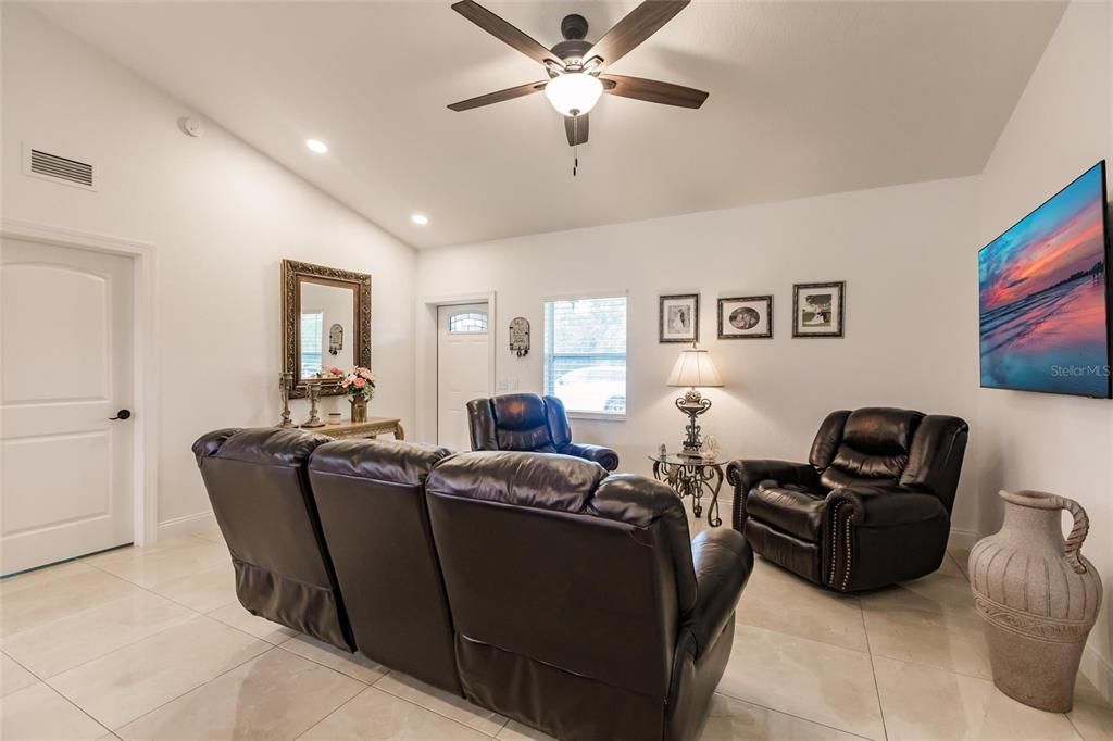 For Sale: $350,000 (3 beds, 2 baths, 1222 Square Feet)