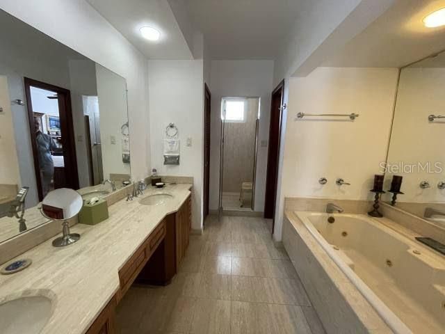 For Rent: $9,995 (2 beds, 2 baths, 2500 Square Feet)