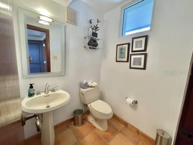 For Rent: $9,995 (2 beds, 2 baths, 2500 Square Feet)