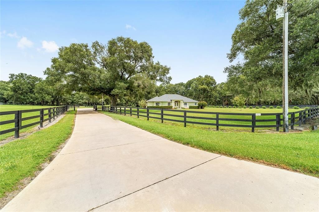 CONCRETE DRIVEWAY