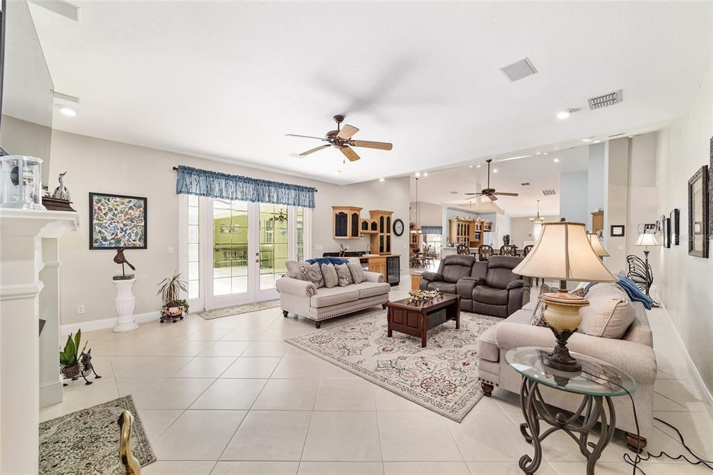 FAMILY ROOM WITH FRENCH DOORS TO THE POOL