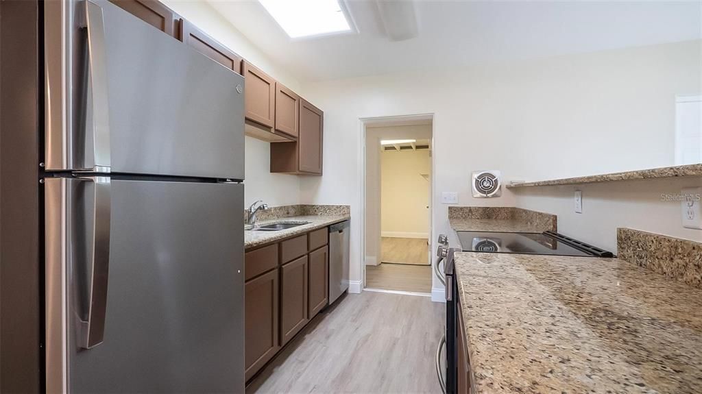 Recently Rented: $1,700 (2 beds, 1 baths, 650 Square Feet)