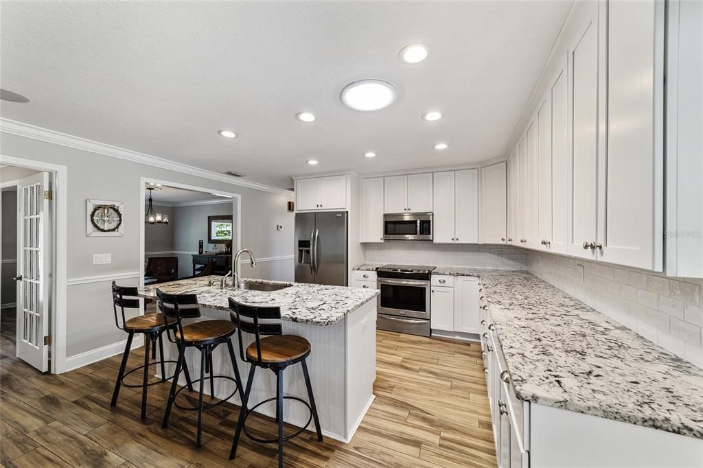 Recently Sold: $925,000 (4 beds, 3 baths, 2983 Square Feet)