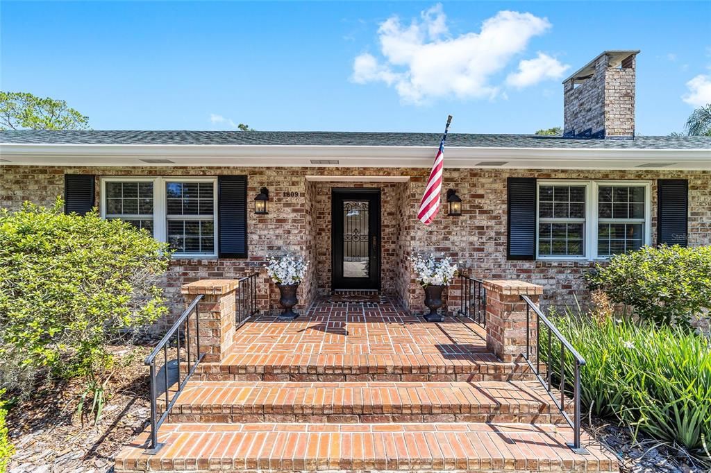 Recently Sold: $925,000 (4 beds, 3 baths, 2983 Square Feet)