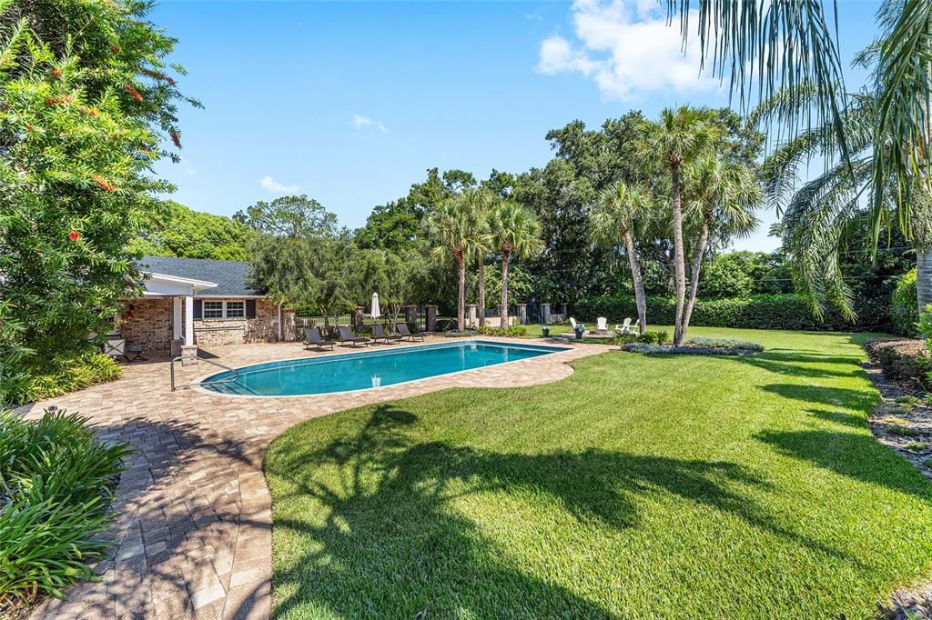 Recently Sold: $925,000 (4 beds, 3 baths, 2983 Square Feet)