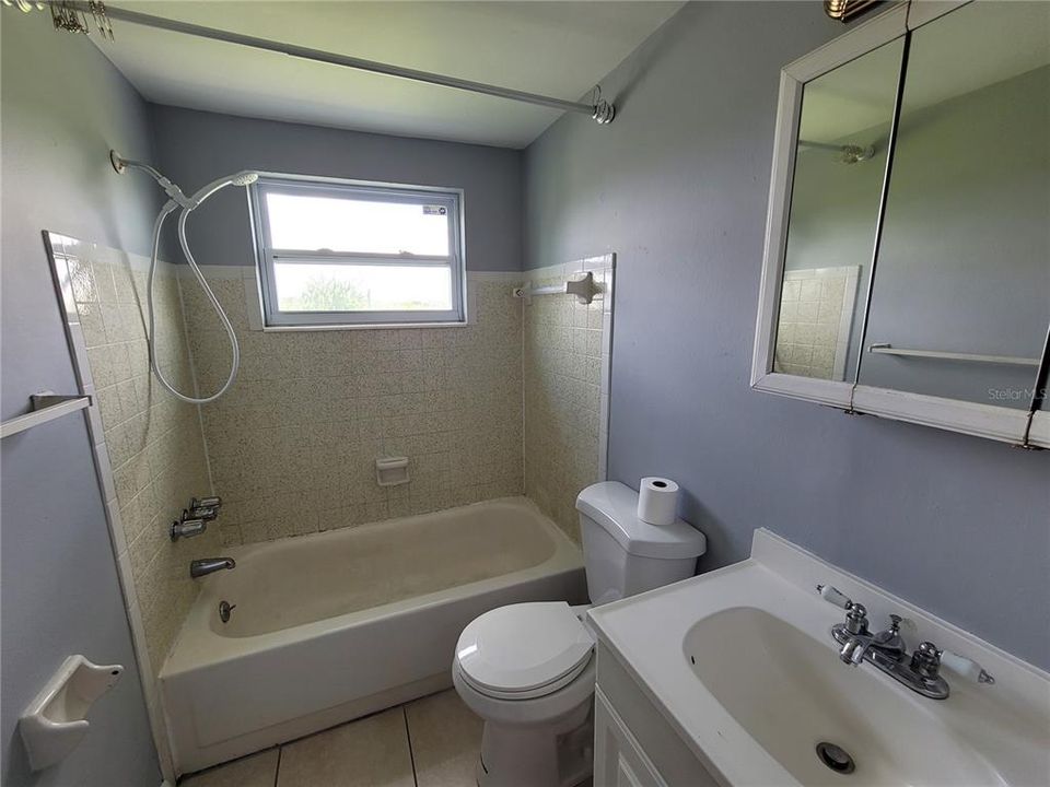 最近租的: $1,300 (2 贝兹, 1 浴室, 1296 平方英尺)