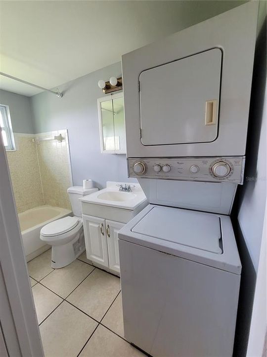 最近租的: $1,300 (2 贝兹, 1 浴室, 1296 平方英尺)