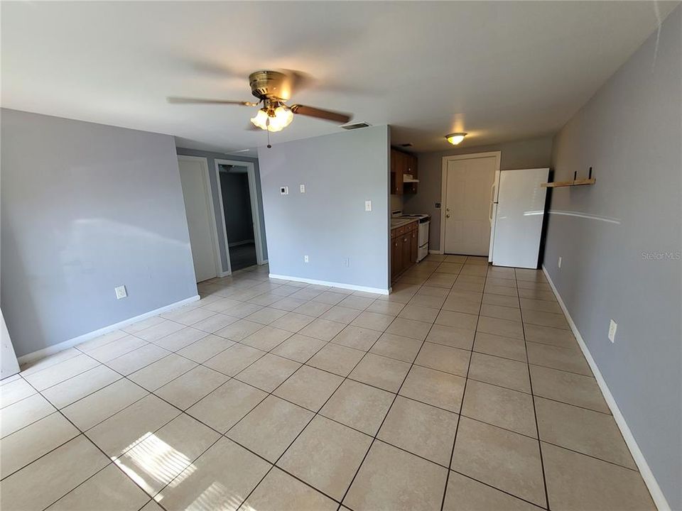 Recently Rented: $1,300 (2 beds, 1 baths, 1296 Square Feet)