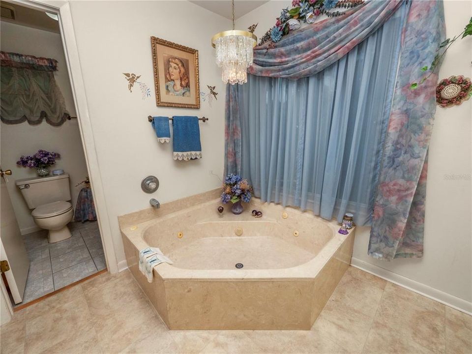 Недавно продано: $249,900 (3 спален, 2 ванн, 1949 Квадратных фут)