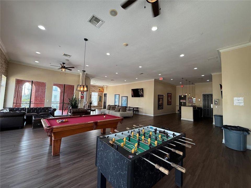Active With Contract: $1,650 (1 beds, 1 baths, 672 Square Feet)