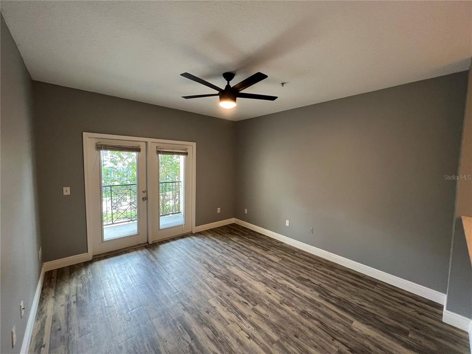 Active With Contract: $1,650 (1 beds, 1 baths, 672 Square Feet)