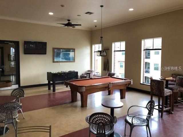 Active With Contract: $1,650 (1 beds, 1 baths, 672 Square Feet)