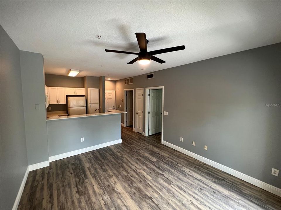 Active With Contract: $1,650 (1 beds, 1 baths, 672 Square Feet)