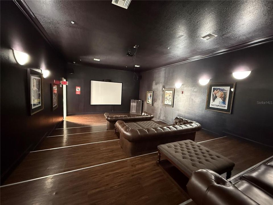 Active With Contract: $1,650 (1 beds, 1 baths, 672 Square Feet)