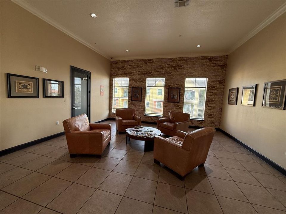 Active With Contract: $1,650 (1 beds, 1 baths, 672 Square Feet)