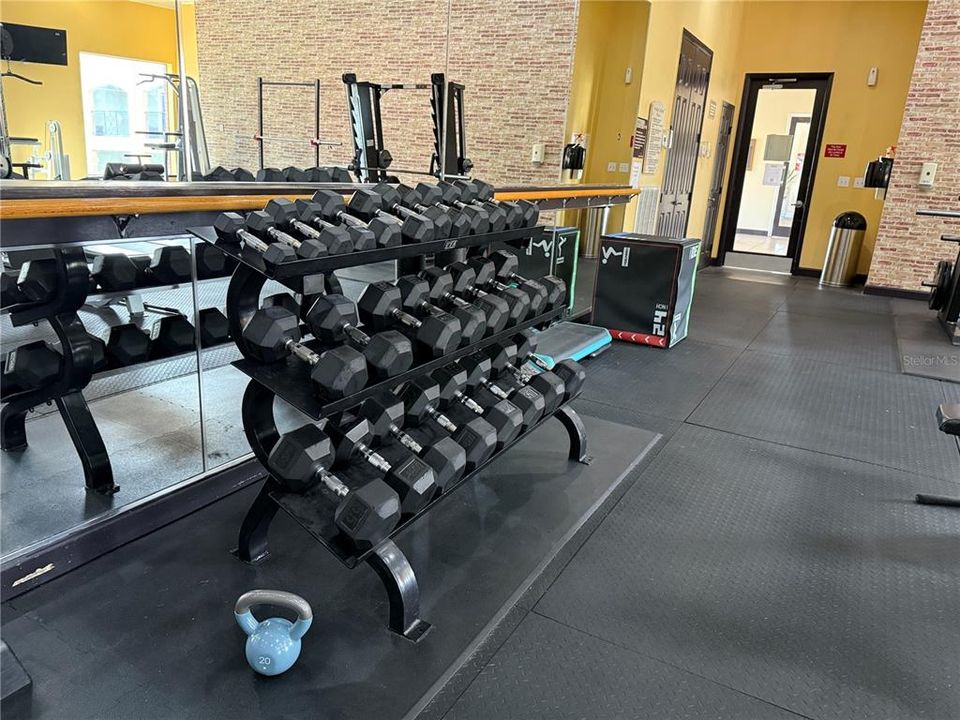 Active With Contract: $1,650 (1 beds, 1 baths, 672 Square Feet)