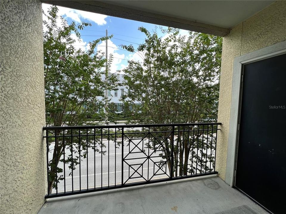 Active With Contract: $1,650 (1 beds, 1 baths, 672 Square Feet)