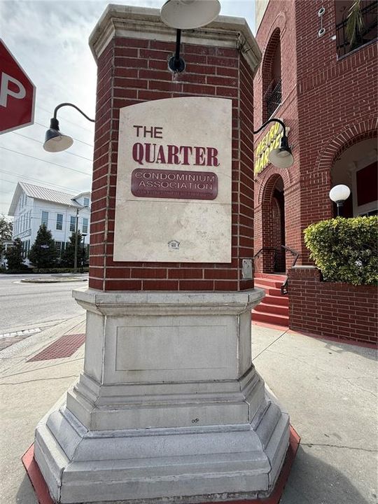 Active With Contract: $1,650 (1 beds, 1 baths, 672 Square Feet)