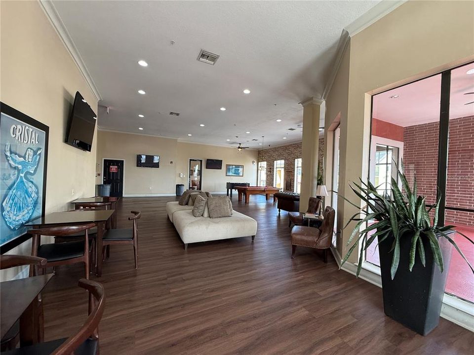 Active With Contract: $1,650 (1 beds, 1 baths, 672 Square Feet)