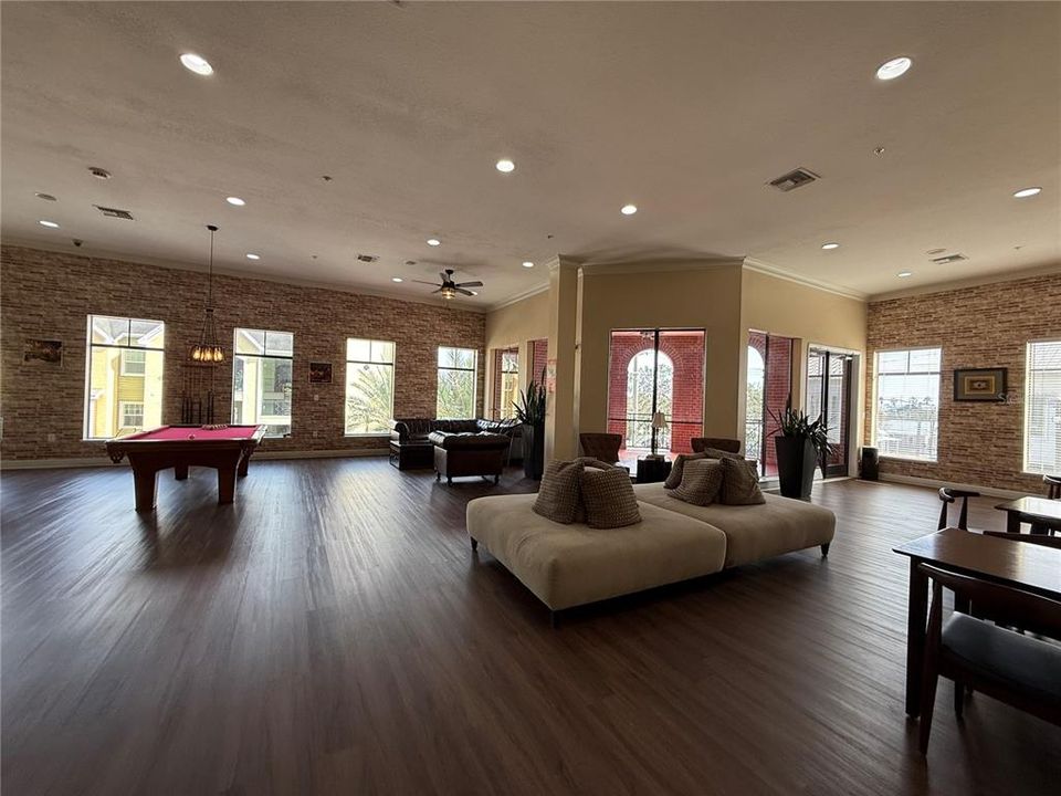 Active With Contract: $1,650 (1 beds, 1 baths, 672 Square Feet)